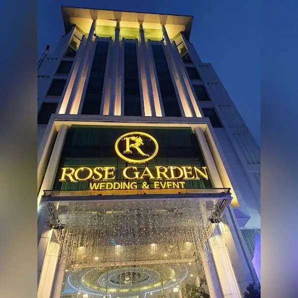 Rose Garden Wedding Venue - Photo 1