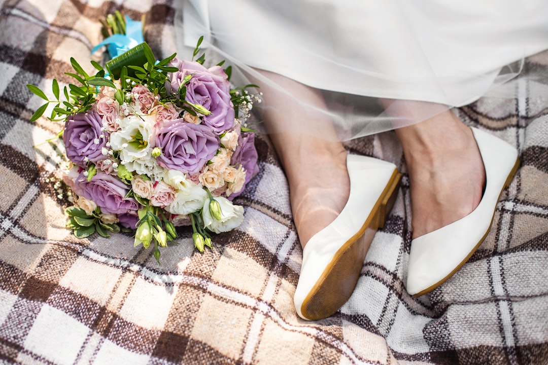 Wedding Decoration Styles: Finding Your Visual Language 3 Rustic organic wedding decoration with natural greenery and earth tones