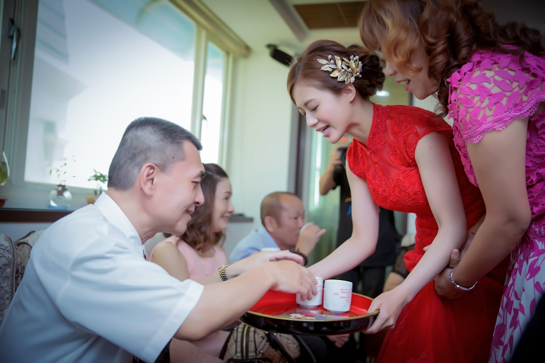 Vietnamese wedding traditions — Vietnamese engagement ceremony with families exchanging gift