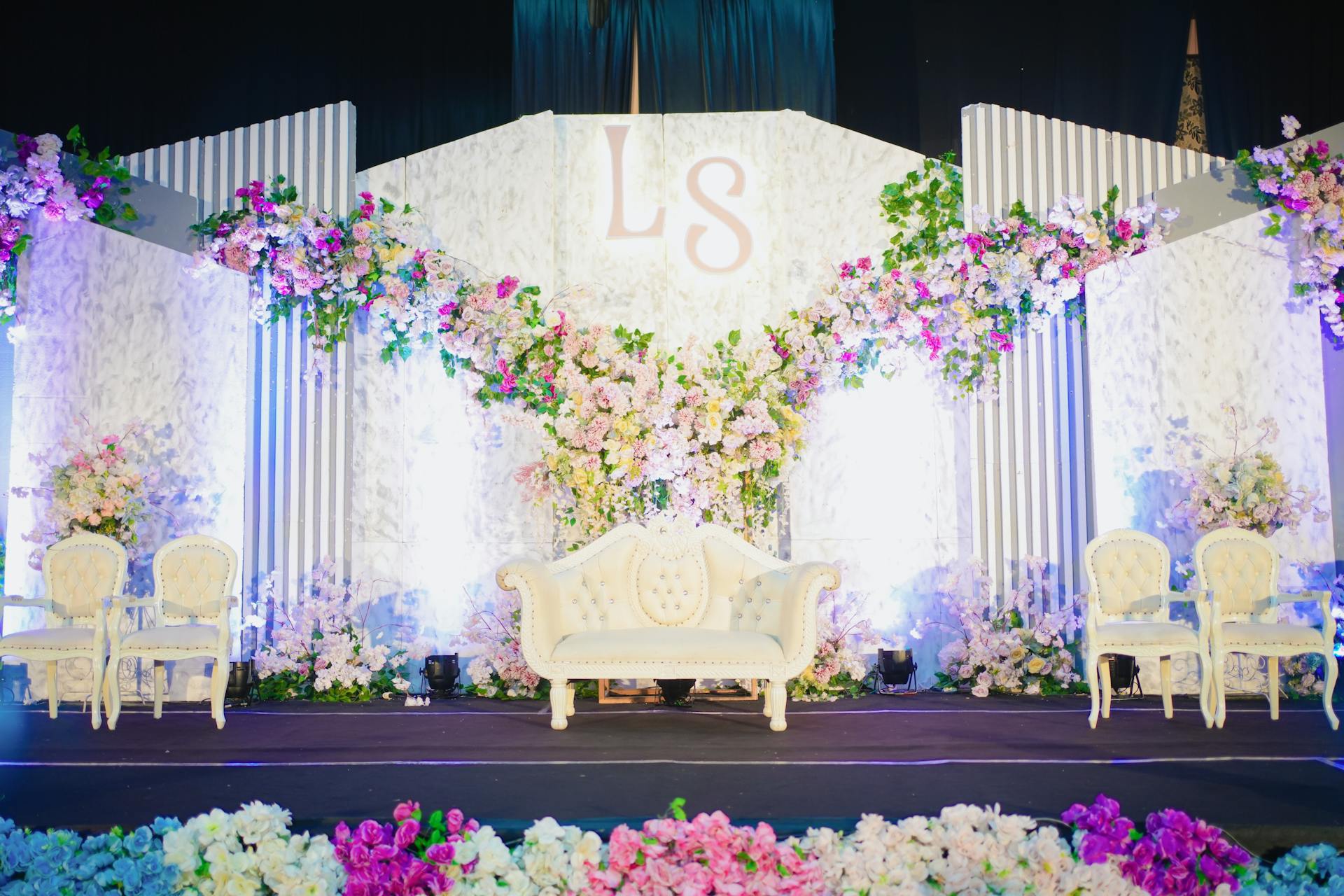 Luxury Wedding in Ho Chi Minh City: How to Plan an Unforgettable Celebration 3 Luxury wedding — Grand wedding stage with lush floral design