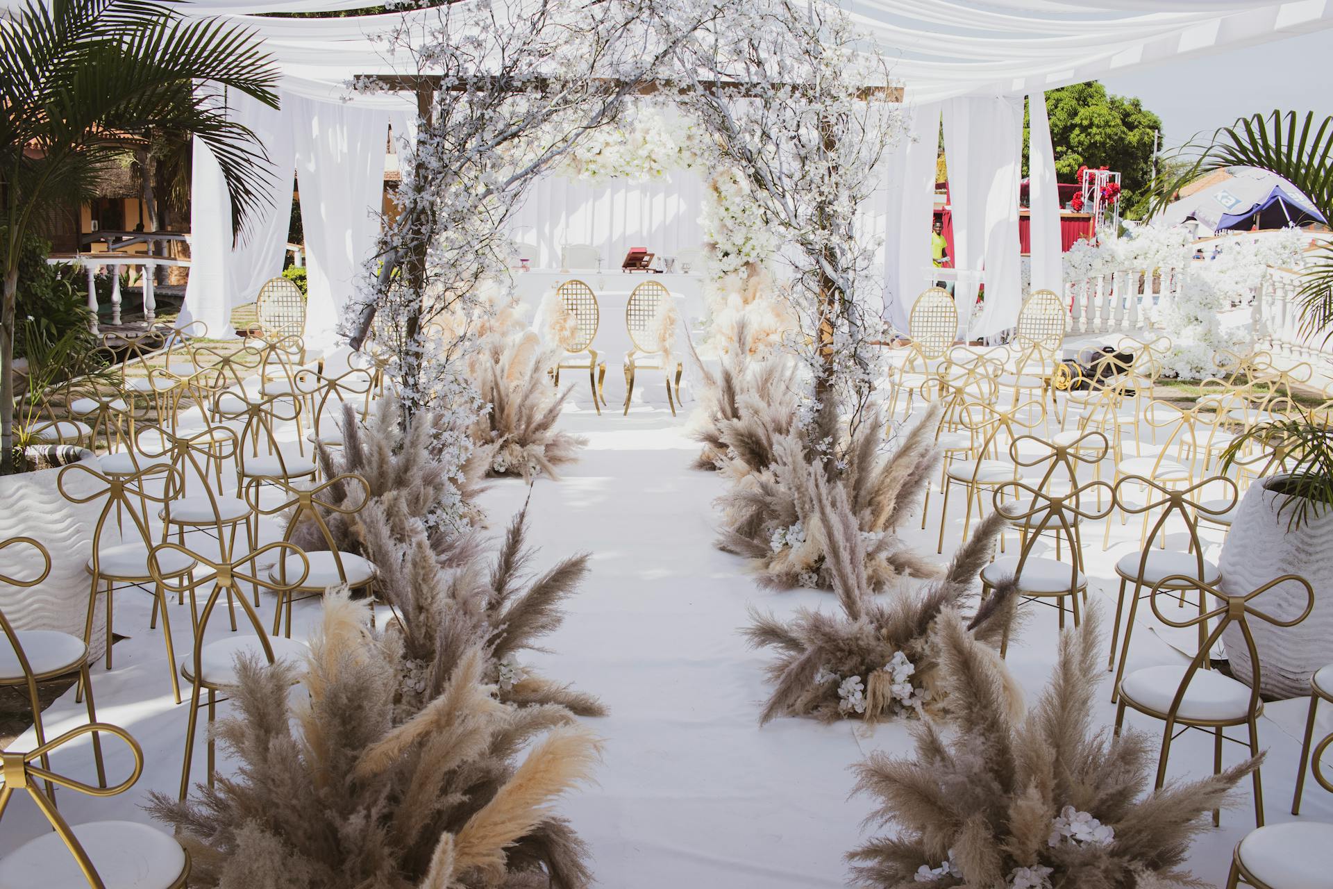 Can You Have a Beautiful Wedding With a 100 Million VND Budget in HCMC? 2 Wedding budget — Elegant restaurant wedding venue with warm lighting and clea