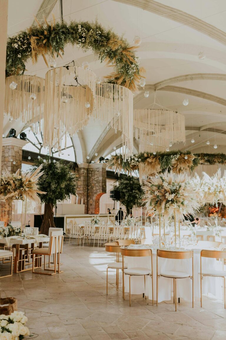 Wedding Car Decoration in Vietnam: Styles, Costs & Rental Tips for 2026 8 Wedding Car Decoration in Vietnam: Styles, Costs & Rental Tips for 2026