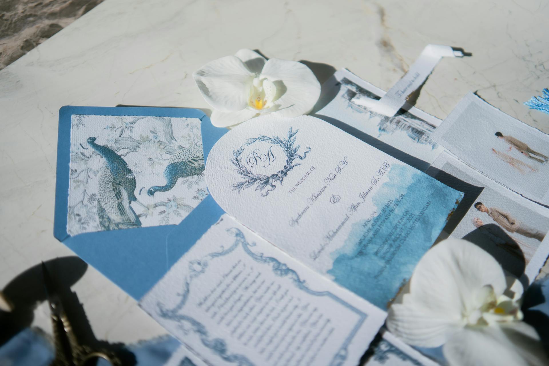 How to Create a Free Wedding Website: Simple Tools for Vietnamese Couples 4 Wedding planning stationery and design details on elegant surface