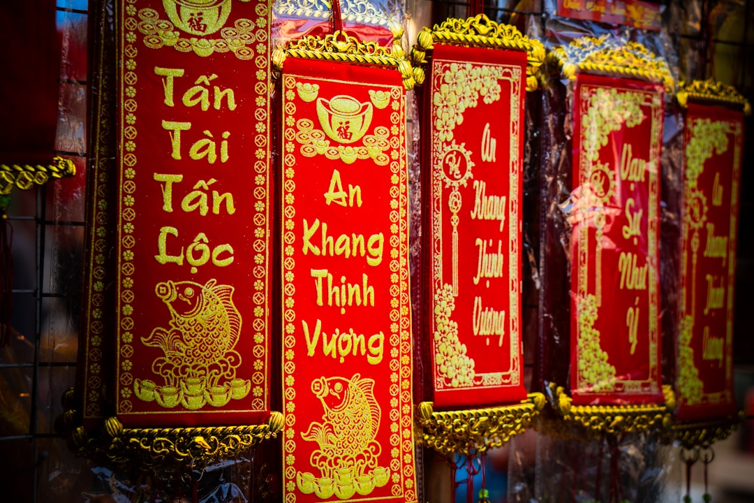 How to Choose a Wedding Date in 2026–2027: Planner Insights on Calendar, Culture, and Logistics 1 Wedding date — Traditional Vietnamese cultural calendar and celebration