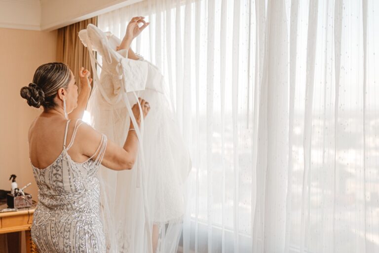 The Perfect Wedding Day Timeline: A Minute-by-Minute Schedule From 5 AM to Midnight 6 The Perfect Wedding Day Timeline: A Minute-by-Minute Schedule From 5 AM to Midnight