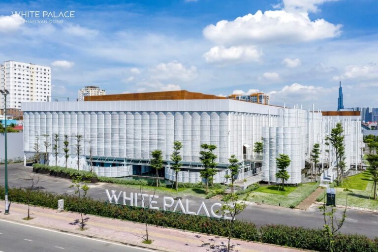 White Palace – Hoang Van Thu